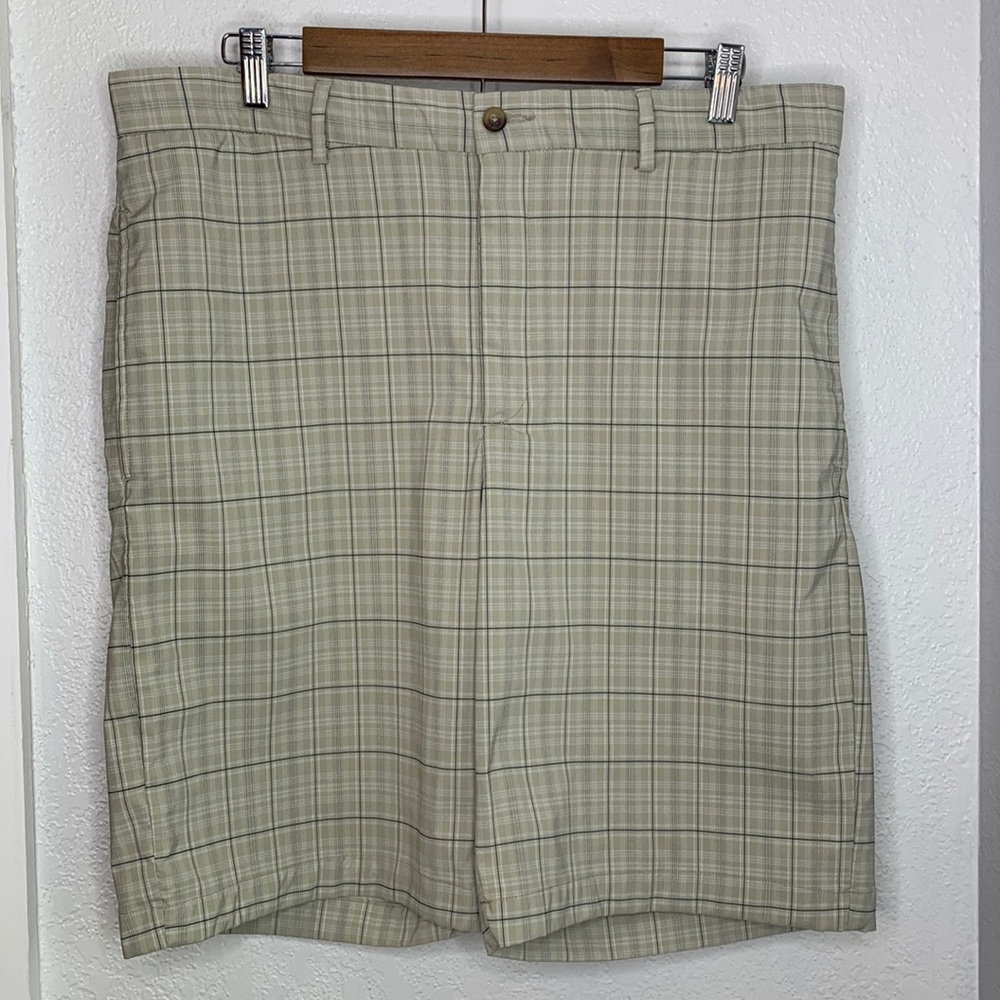 Greg Norman Shark Plaid Golf Shorts Size 36 Performance Stretch Beige Resortwear